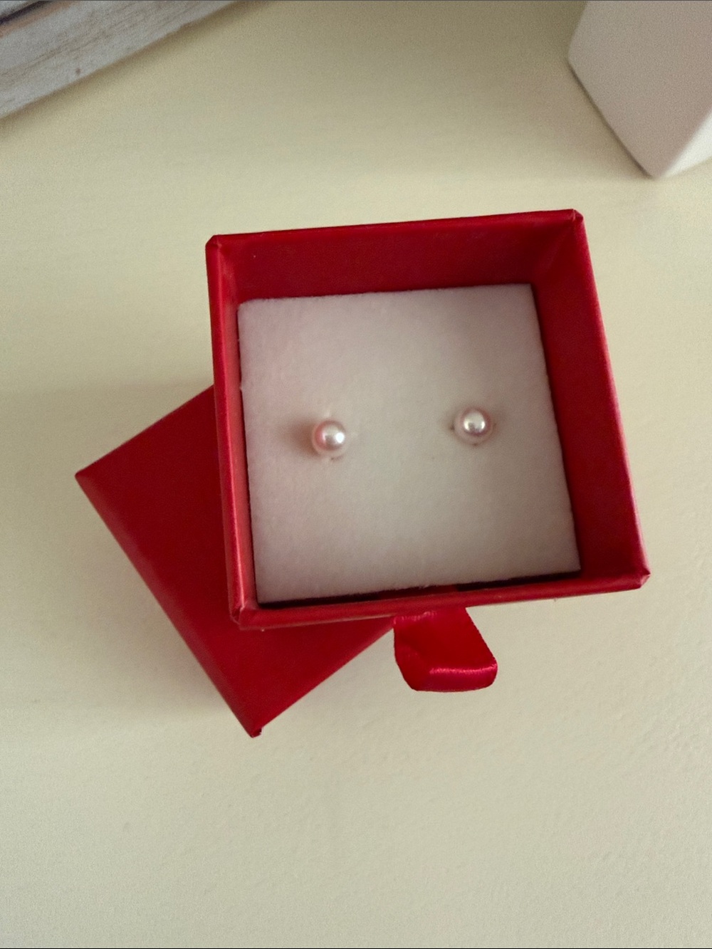 NWT Classic White Pearl Stud Earrings - Elegant Women Jewelry